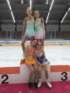 Therese (Basic) Sanna (Debs) Iona (Debs) og Michelle (Debs)