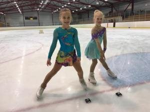 Oppvisningjentene Anna og Amalie